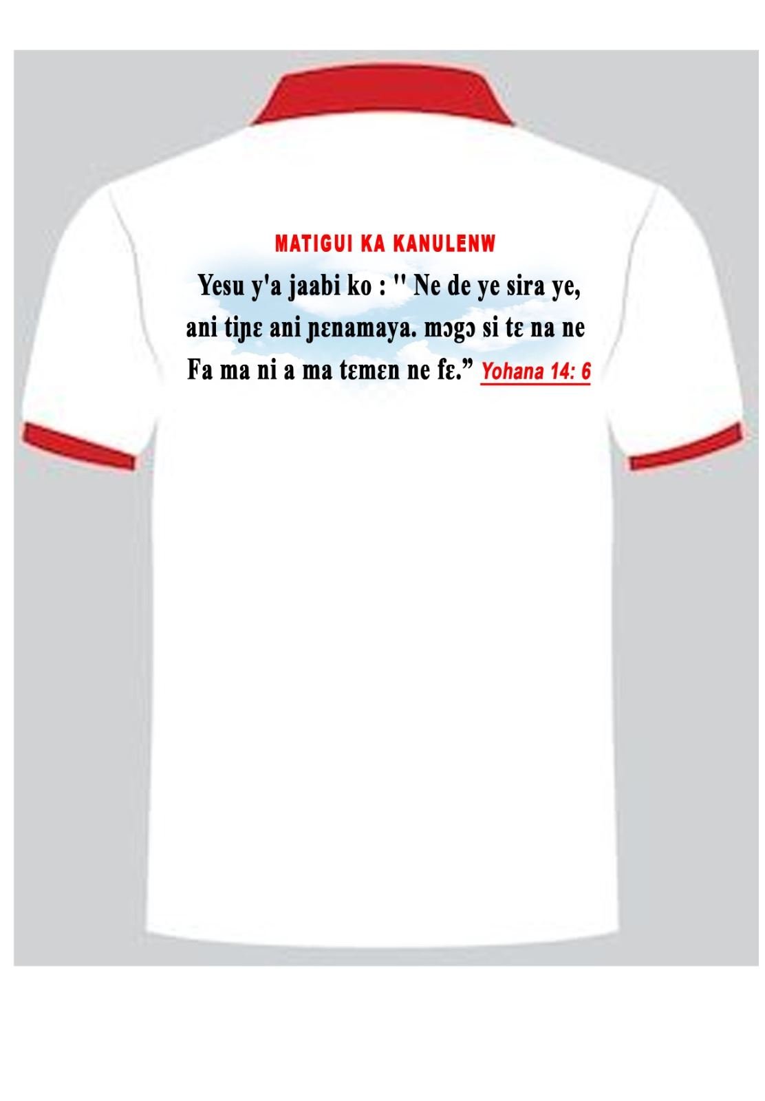 Maquette de polo avec texte imprimé au dos